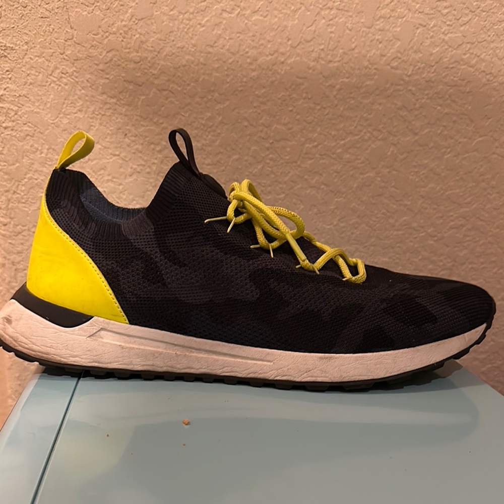Black and Yellow Sneakers with Breathable Mesh and Bright Laces